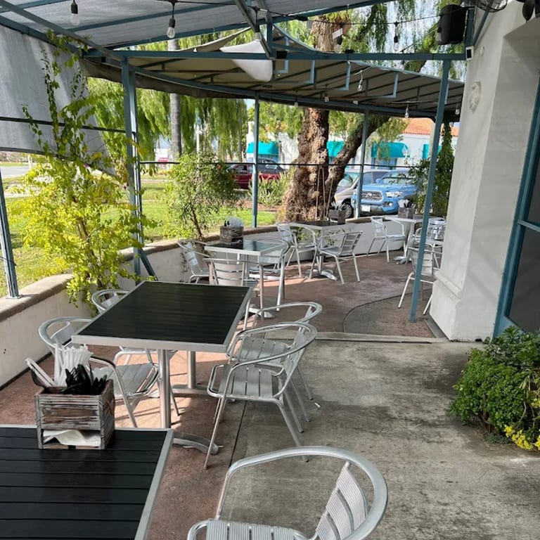 A Place to Relax and Eat 🌞