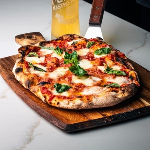 Margherita Pizza (1 Ft. Pala).