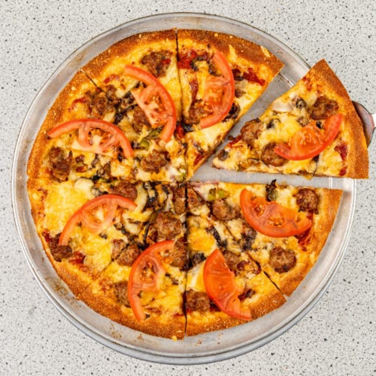 Delicious Italian Cuisine: Pizza, Pasta, and More