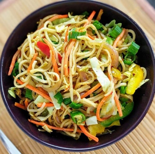 Hakka Noodles (Veg).