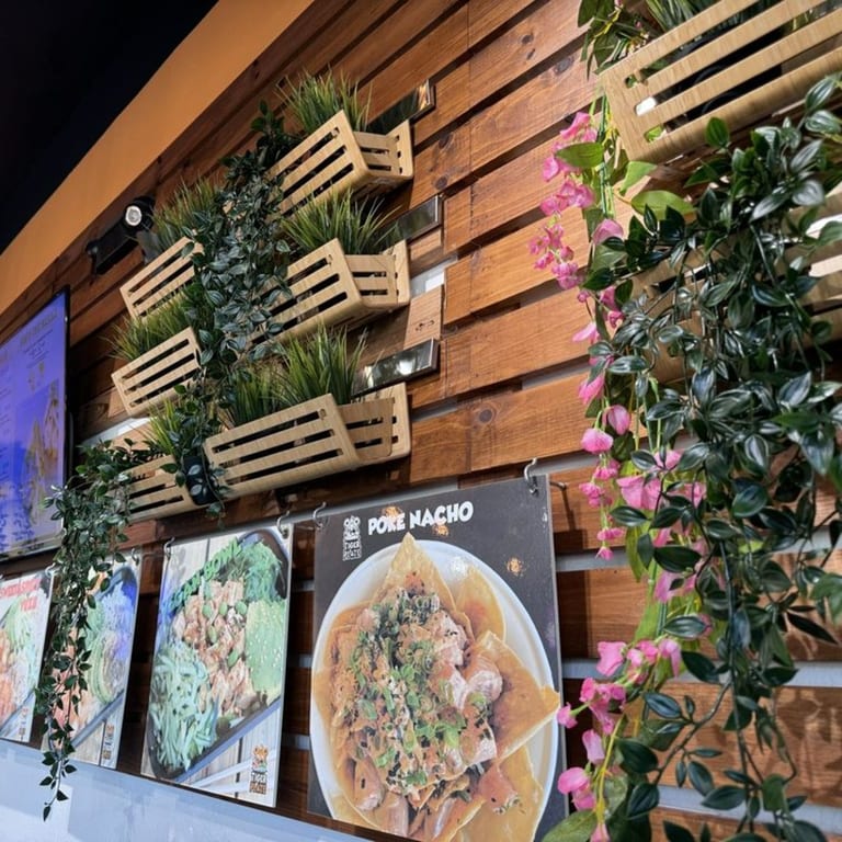 A Quiet, Friendly Spot with Outdoor Seating ☀️