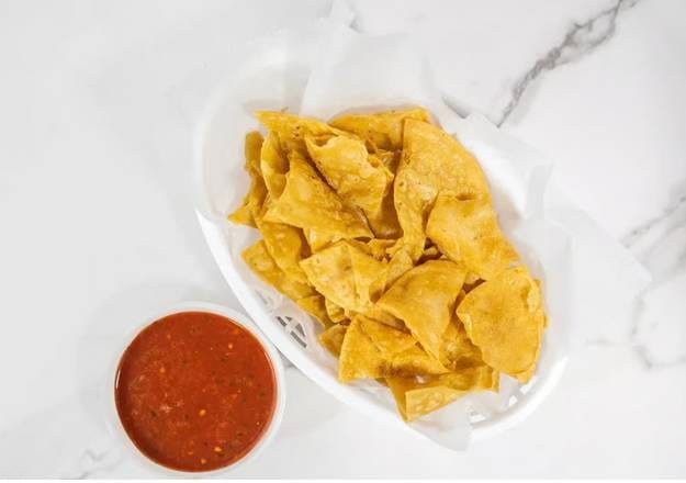 Chips Con Salsa / Chips with Salsa.