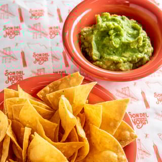 Totopos & Guacamole