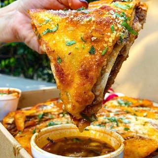 Personal Pizza Birria