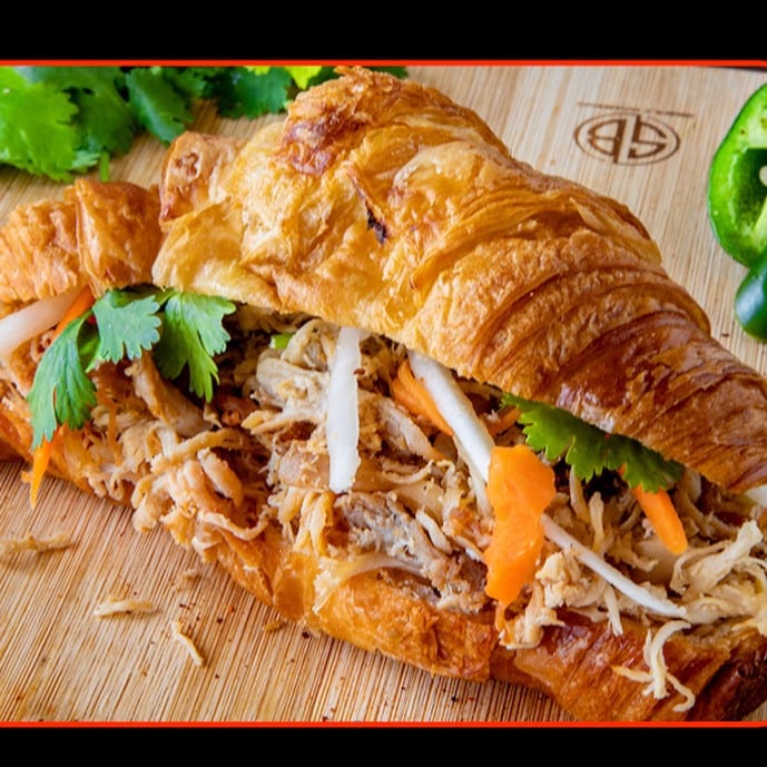 B17. CROISSANT SHREDDED CHICKEN / CROISSANT GA XE.
