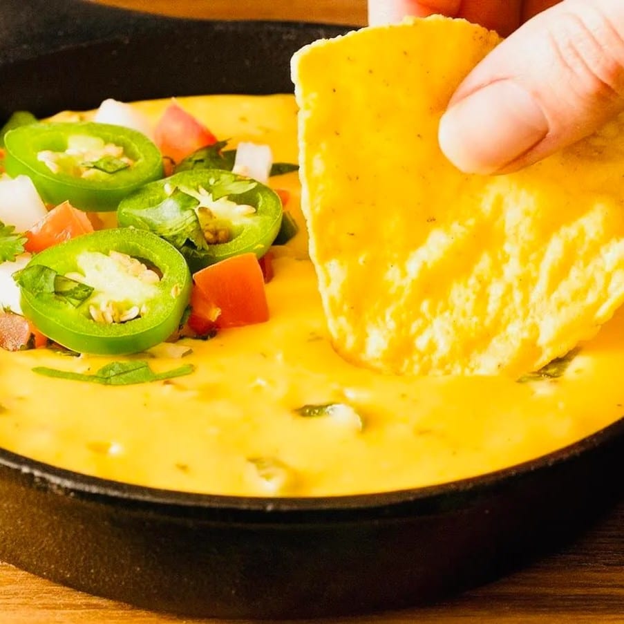 Small Chips & Nacho Queso Dip.
