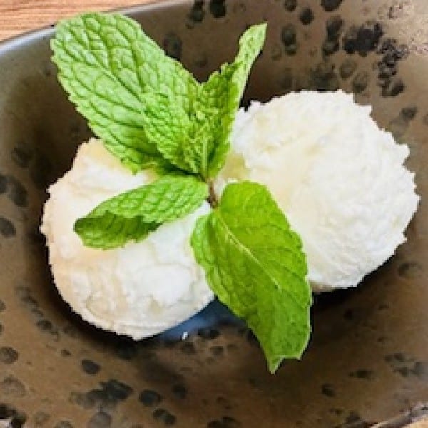 Coconut ice cream (2 scoops).
