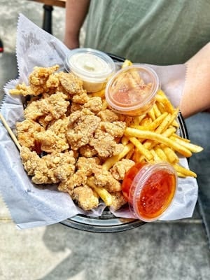 POPCORN CHICKEN W/ FRENCH  FRIES.