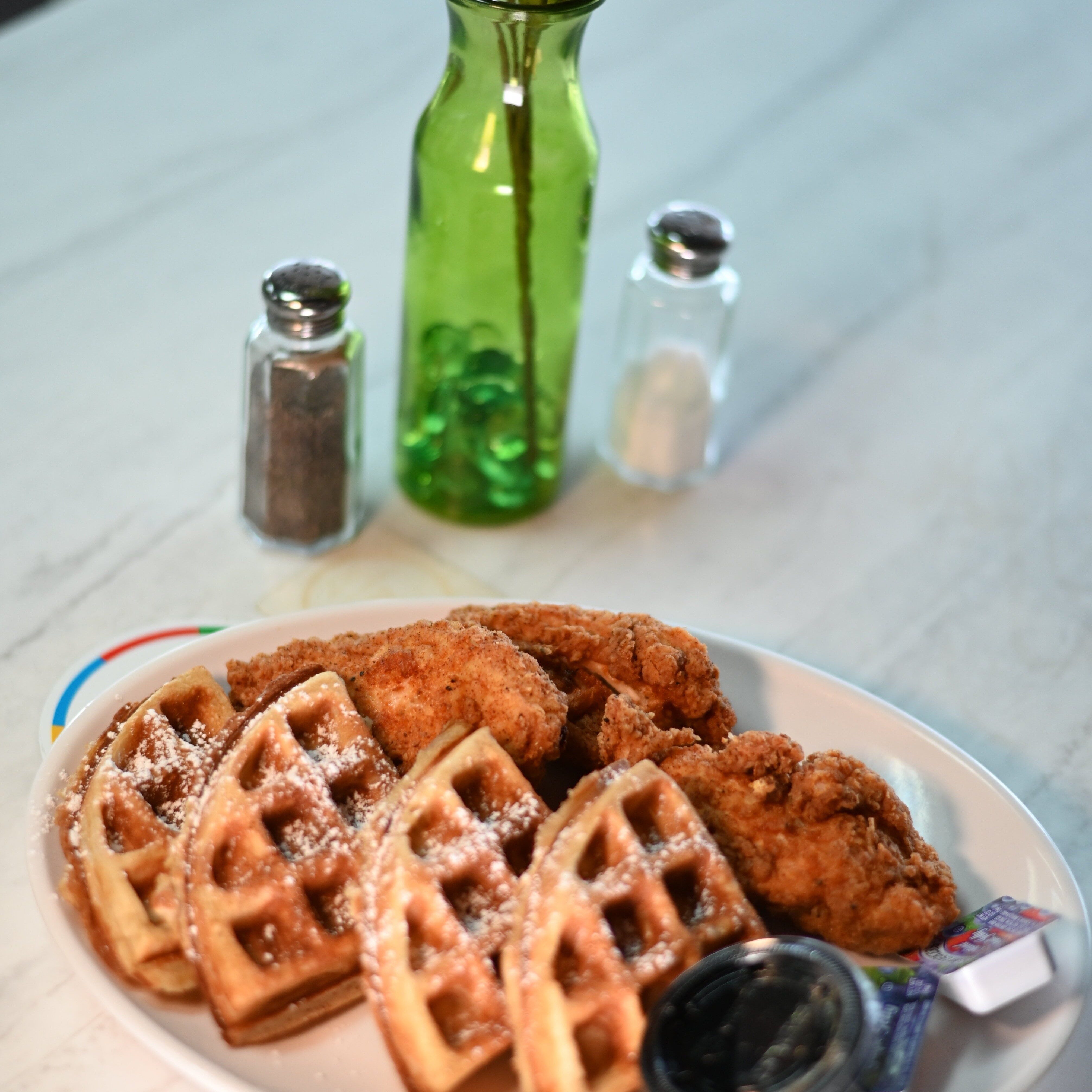 WAFFLES & CHICKEN PLATE.