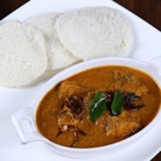 Idli With Chicken Kulambu (5 Pcs)