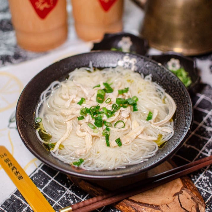 Traditional Chicken Noodle Soup (Chengdu) 一挂银丝鸡汤面 (成都).
