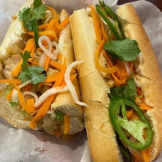 BM-S4 - Bánh Mì Đậu Hũ Xào Xả Ớt - Lemongrass Tofu