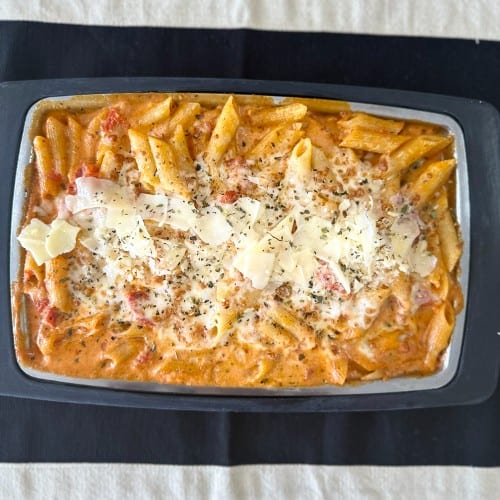 Ziti with Rosé Sauce (Combination of Alfredo & Marinara).