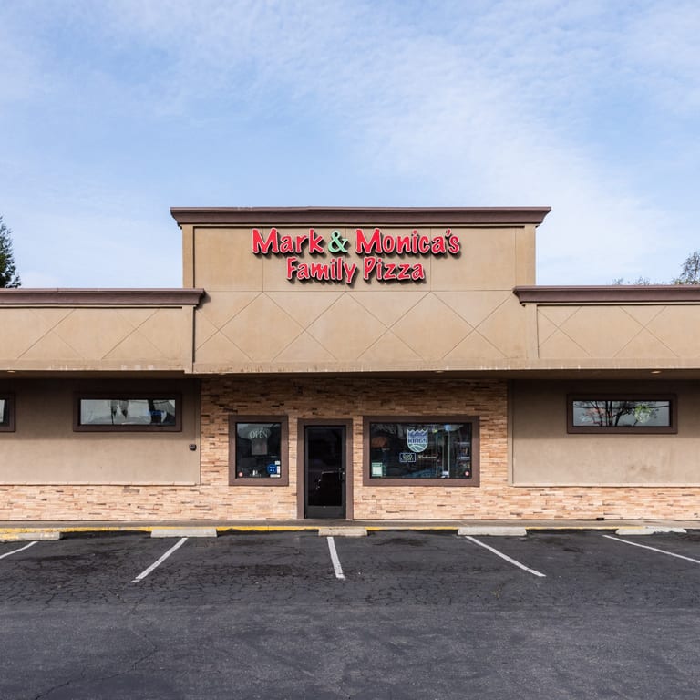 Welcome to Mark & Monica's Family Pizza