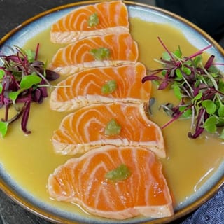 Salmon Sahimi Karashi Su