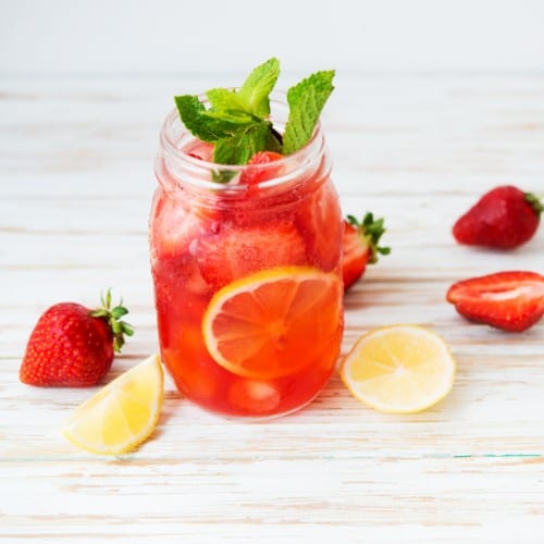 Strawberry Lemonade 2 L.