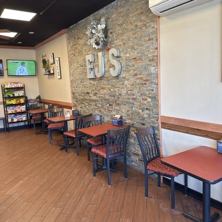 A Comfortable, Family-Friendly Dining Experience