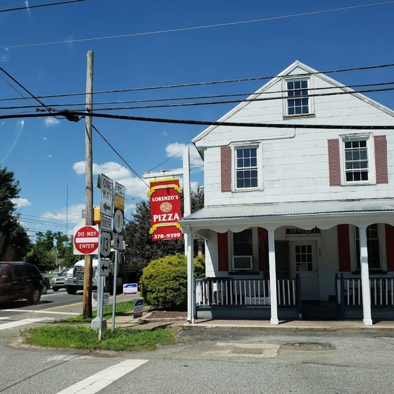 A Family Tradition at Lorenzo’s Pizza 🍕