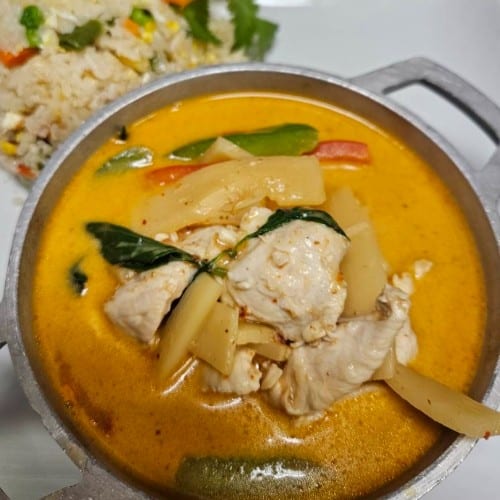 Kaeng Daeng.