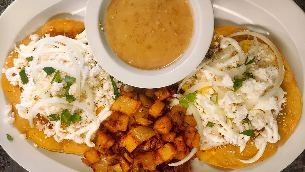 Itacate Huevos Rancheros.