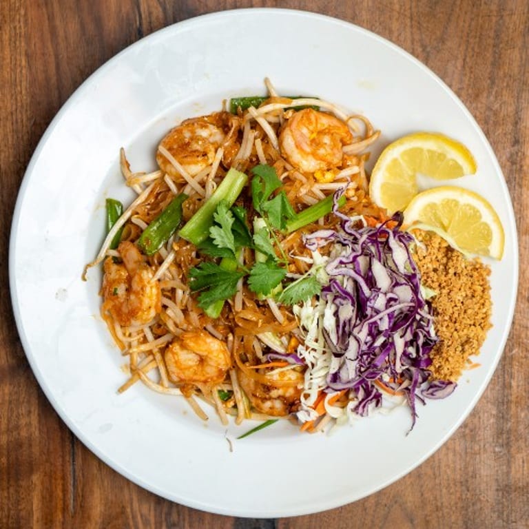 Delicious Asian Cuisine: Noodles, Curry, Seafood