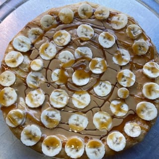PB & Banana Carmel Drizzle Pizza
