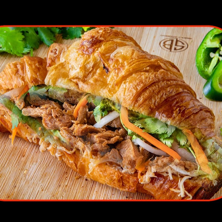 B19. CROISSANT VEGETARIAN/ CROISSANT CHAY.