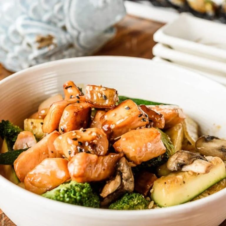 Poke Delights: Fresh Japanese Flavors