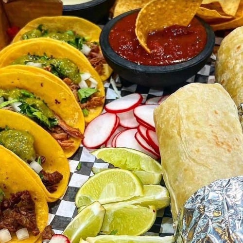 Family Box 6 Tacos & 2 Burritos.