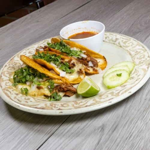 BEEF QUESABIRRIAS CON CONSOMÉ (3 PIEZAS).