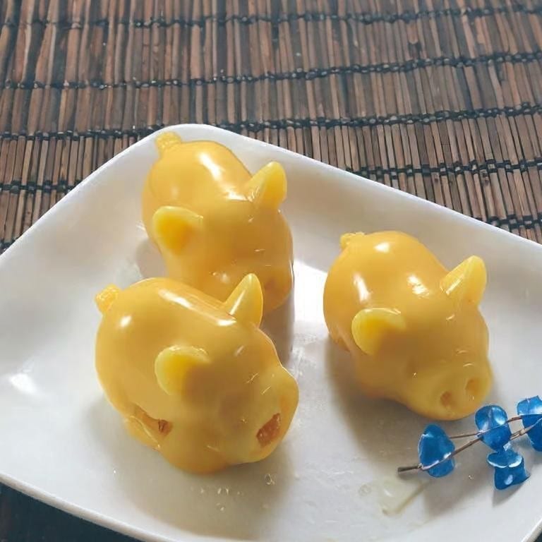 Piggy Mango Pudding / 金豬香芒布甸.