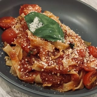 Fettuccine Al Pomodoro E Basilico