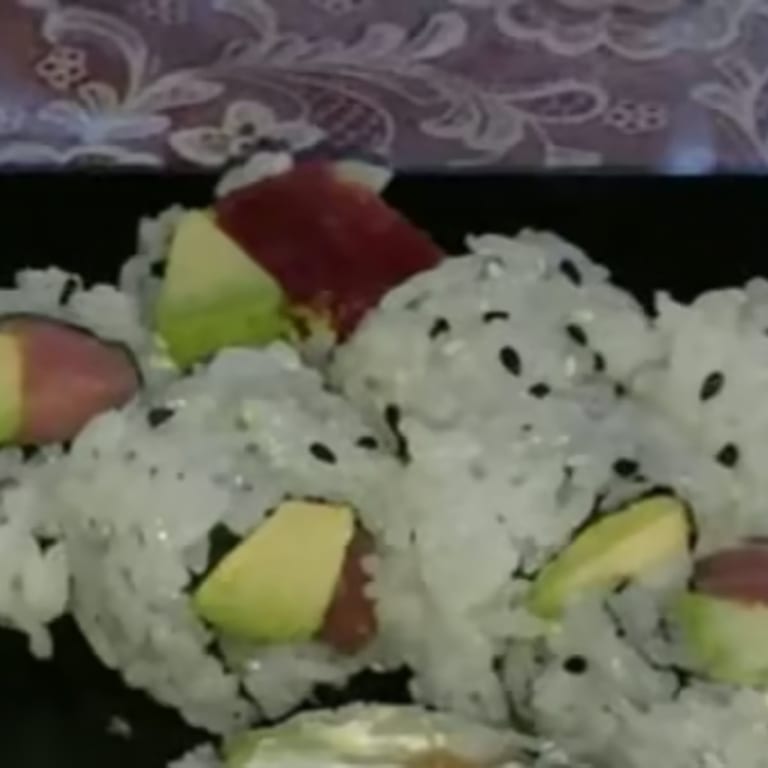 Delicious Avocado Roll: A Sushi Favorite