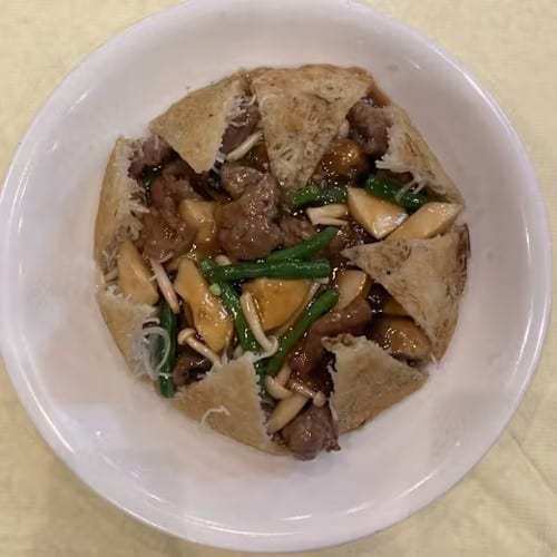 Pan-Fried Rice Noodle with Mixed Mushroom & Beef.