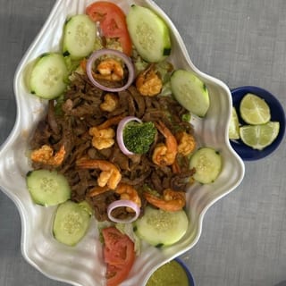 Botanas De Carne Y Camarones