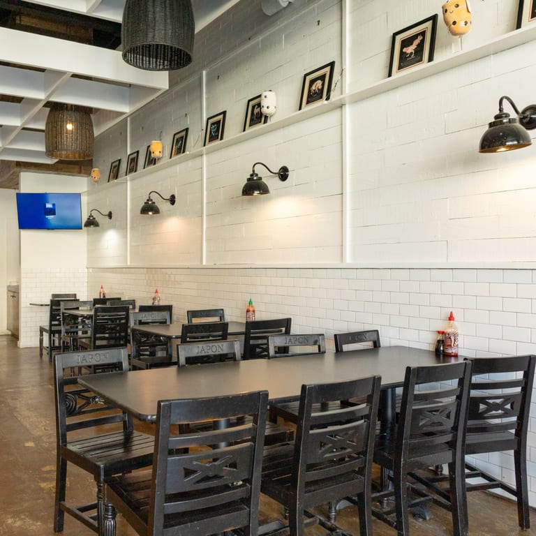 Relaxed Space, Friendly People