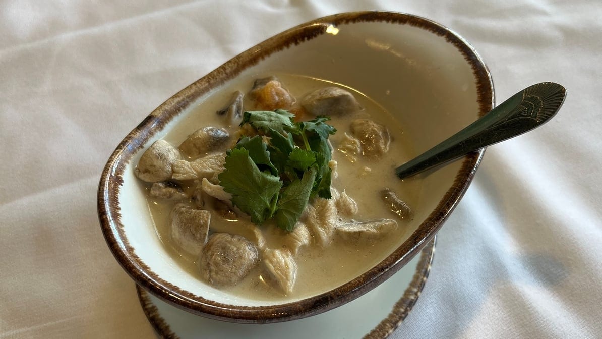 TOM KHA GAI.