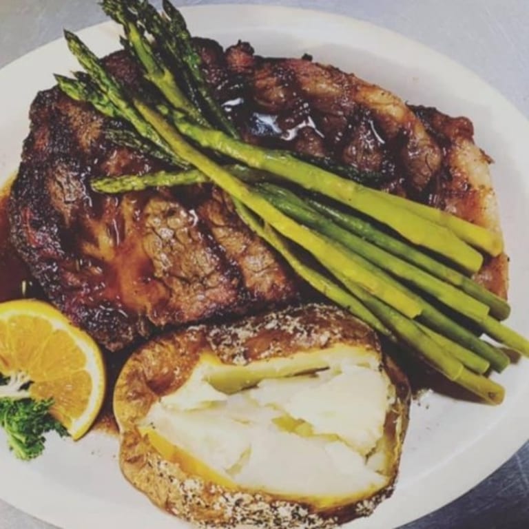 Juicy Prime Rib: A Steakhouse Specialty