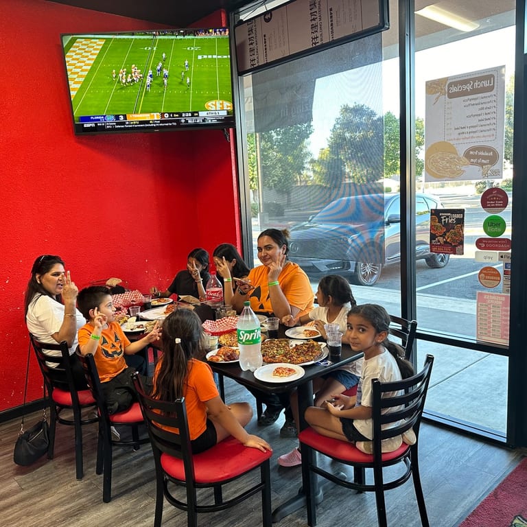 Why Choose Happy Pizza?