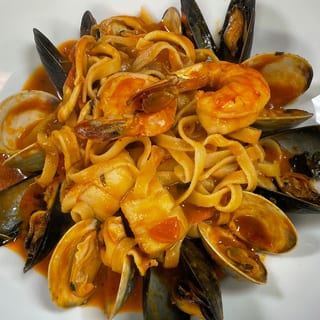 Fettuccine & Seafood Fra Diavolo Pasta