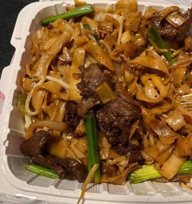 93. Soy Sauce Beef Chow Fun (Dry) / 干炒牛河.