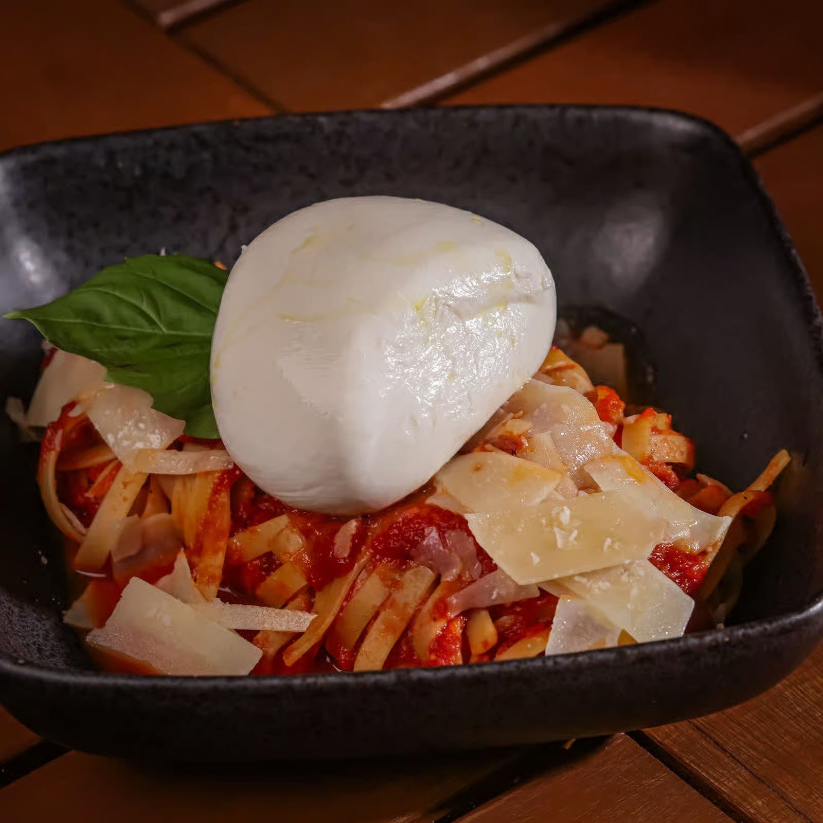 Fettuccine Pomodoro c/Burrata.