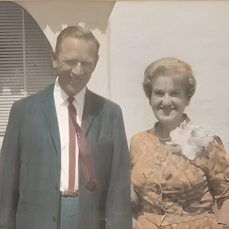 Who are Mo and Piggy?