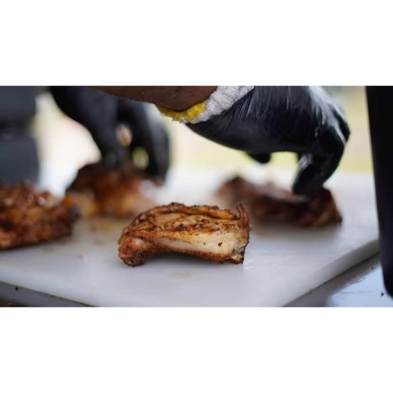 Delicious Chicken Sandwiches: BBQ, American, Southern Flavors