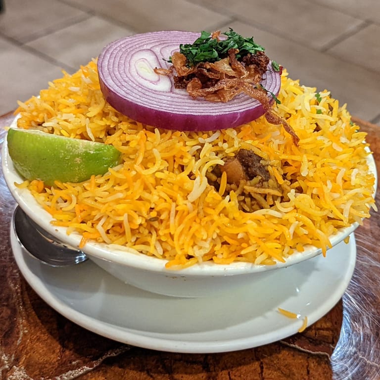 Indulge in Fresh & Flavorful Indian Delights!