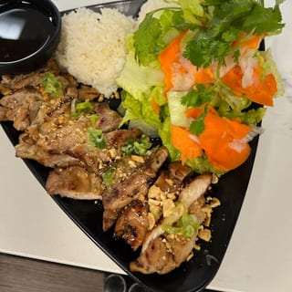 RD1. GRILLED CHICKEN Boneless Rice Dish ( Com Ga Nuong Fillet )