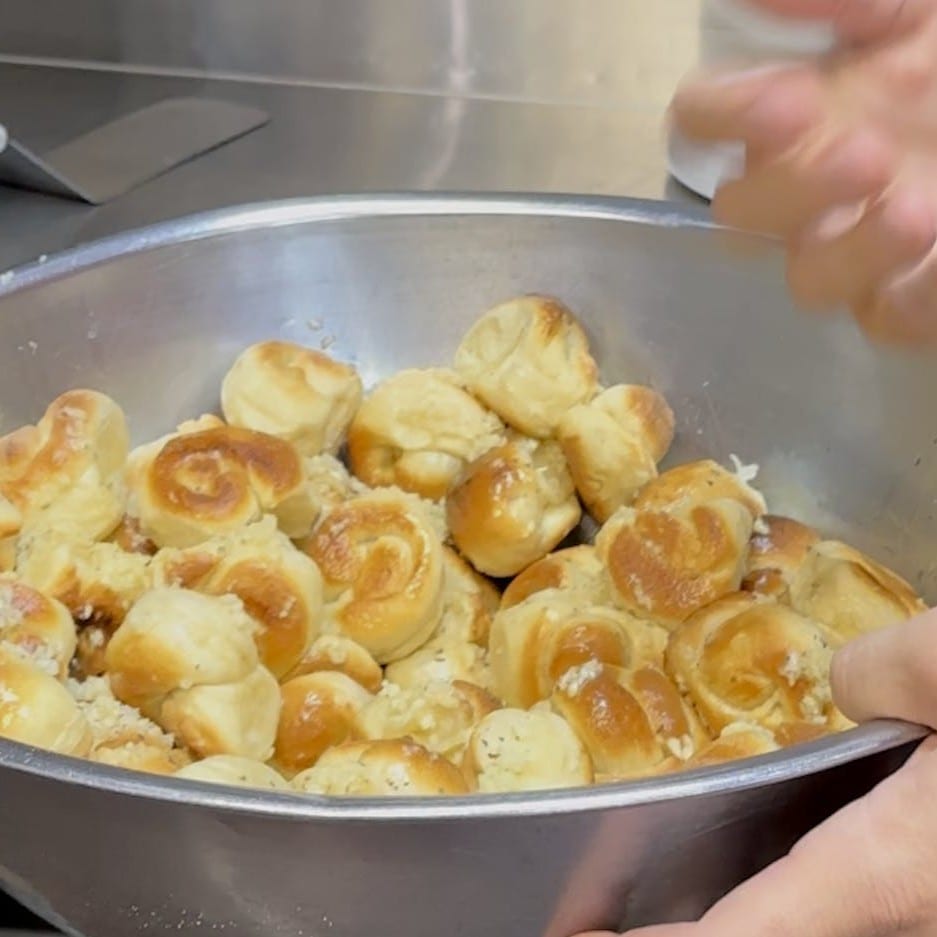 Garlic Knots (6 Pieces).