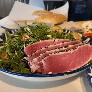 PROSCIUTTO + PEAR ARUGULA SALAD (AHI TUNA STEAK)