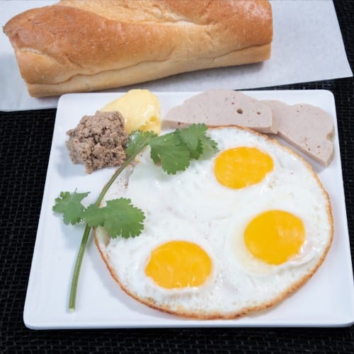 H10. Bánh Mì Ốp La.