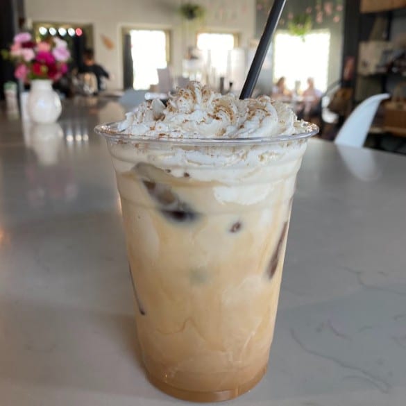 ICED HONEY BEE LATTE.